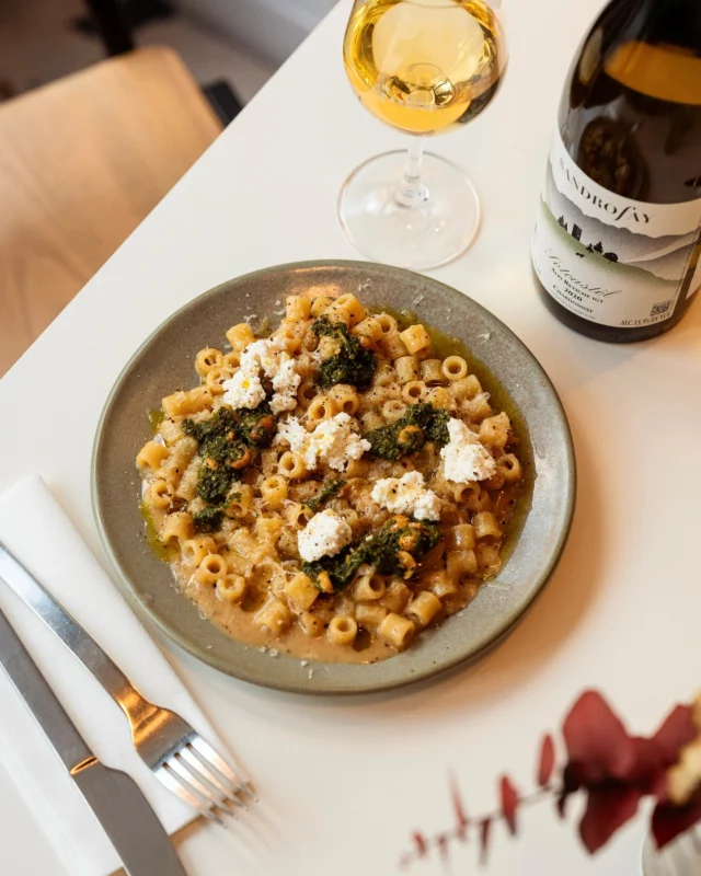 Colder days call for pasta, and yes, we make ours fresh in the Wine Bar. Just saying.

Tubetti, caramelised onions, hazelnut, ricotta and spenwood.