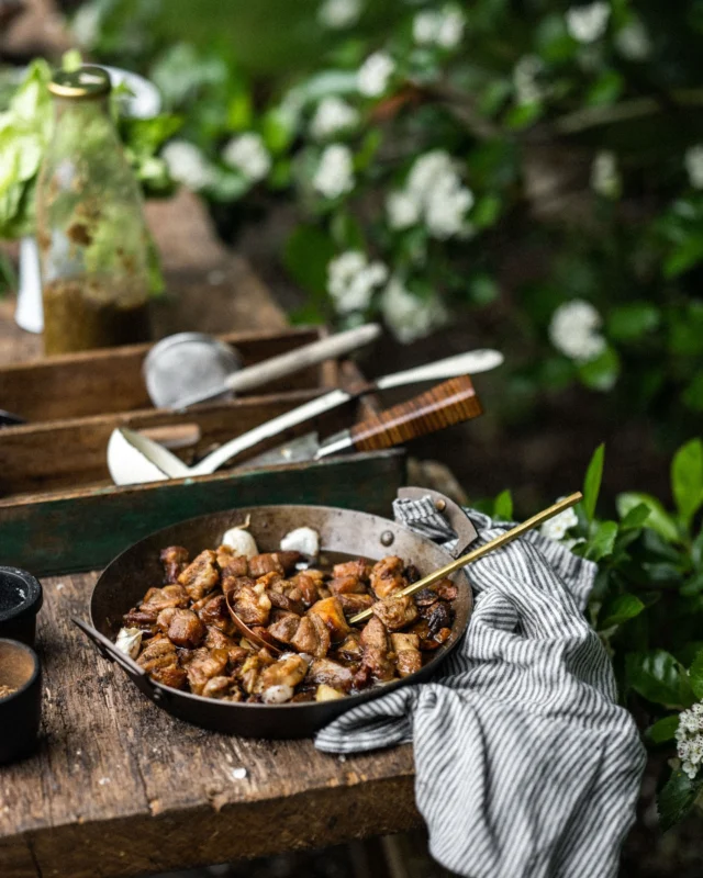 The inimitable Ana Ortiz steps into the WildKitchen at @ashcombeestate this evening, treating guests to her signature style of open-flame cooking.
Originally from the Galápagos Islands, the @firemadeuk co-founder and asado obsessive has become a feature of our guest chef line-ups, showcasing the smoky Ecuadorian flavours that she grew up eating. Ana has an enduring passion for bringing people together to break bread over weekend-long feasts cooked over smouldering embers, so the WildKitchen format is essentially perfect…
It’s an honour to be able to welcome Ana back for what is set to be a truly unique evening set in the idyllic surroundings of Guy Ritchie’s private estate. The inimitable Ana Ortiz steps into the WildKitchen at @ashcombeestate this evening, treating guests to her signature style of open-flame cooking.
Originally from the Galápagos Islands, the @firemadeuk co-founder and asado obsessive has become a feature of our guest chef line-ups, showcasing the smoky Ecuadorian flavours that she grew up eating. Ana has an enduring passion for bringing people together to break bread over weekend-long feasts cooked over smouldering embers, so the WildKitchen format is essentially perfect…
It’s an honour to be able to welcome Ana back for what is set to be a truly unique evening set in the idyllic surroundings of Guy Ritchie’s private estate.