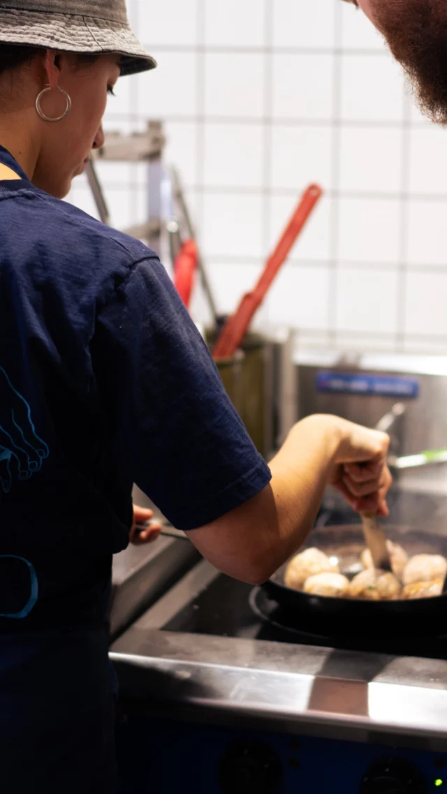 The Carousel Exchange Programme [𝙋𝘼𝙍𝙏 𝙏𝙃𝙍𝙀𝙀]

A few weeks ago we shared with you @gabrielhossani’s experience of a week in the Carousel kitchen. It’s now time to find out what our sous-chef Alejandra (@alejuaritos) got up to at Michelin-starred Aniar in Galway (@aniargalway).

Listen back to Ale’s experience to find out what life was like on the Emerald Isle, from coastline foraging to learning what goes down in a Michelin-starred kitchen.

Stay tuned for more in the series.