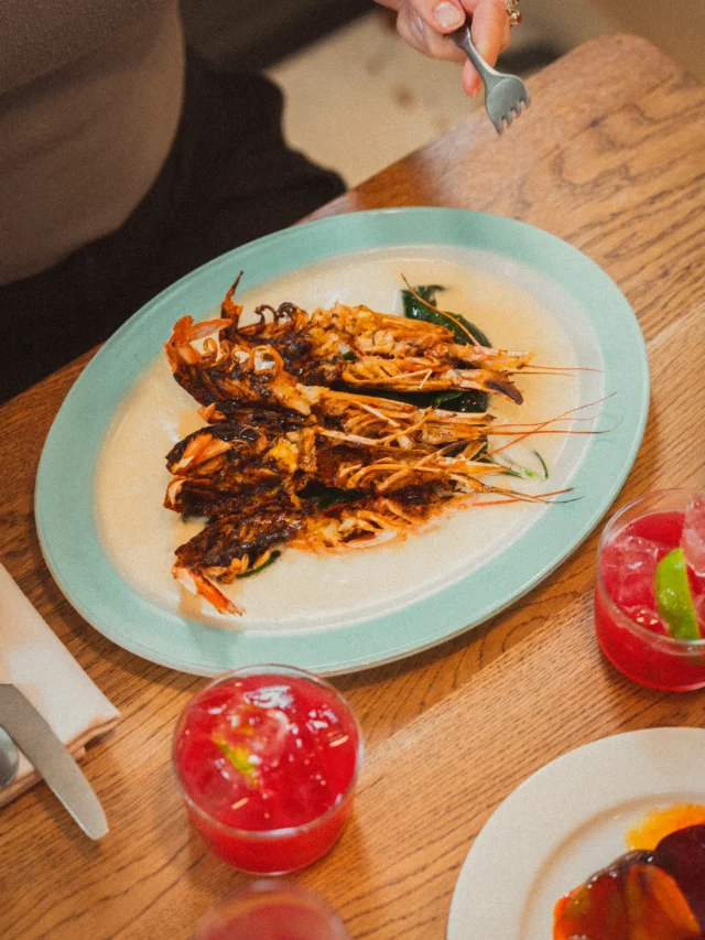 The era of long(er) lunches might be considered a relic to some, in an age of grab and go, meal deals and eat on your feet. Isn&rsquo;t it nice to sit down, switch off, and let someone else do the cooking?

Our Men&uacute; del D&iacute;a is built for exactly that. A considered pause for those short on time but not on appetite. If you need to be back at your desk by two, this is the move.

Choose between starters of &lsquo;Prawn soup, cr&egrave;me fra&icirc;che, chives&rsquo;; &lsquo;Caesar salad&rsquo; and &lsquo;Smoked beetroot, horseradish salsa, mole negro&rsquo; before making the hard choice of what comes next: &lsquo;Crab chilpachole rice, smoked eel cream&rsquo;; &lsquo;Grilled prawns, smoked butter sauce, spinach&rsquo;; or &lsquo;Mayacoba tamal, salsa roja, grilled mushrooms&rsquo;. For those with a little room to spare you can always bookend with our &lsquo;Dulce de leche cr&egrave;me caramel&rsquo;, arguably reason enough to come in the first place.

As much as we love the rhythm of the set menu, the rest is also yours to explore. From bright and sharp 𝘤𝘳𝘶𝘥𝘰𝘴 to richer, more indulgent 𝘰𝘵𝘳𝘰𝘴, or our larger 𝘱𝘭𝘢𝘵𝘰𝘴 designed very much with sharing (and mopping) in mind &mdash; you&rsquo;ll want the chips.

In a world that rarely stops moving, this is your invitation to do the opposite.

Long live the long lunch.