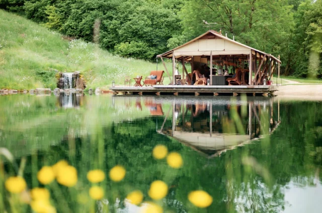 Just six weeks into our summer series at Ashcombe Estate and the lakeside WildKitchen has already welcomed some of the most exciting chefs working in the UK today.

This weekend is no different, as 𝗔𝗹𝗲𝘅 𝗕𝗼𝗻𝗱 of Alchemilla takes the reins for an intimate evening of live-fire cookery beneath the stars.

Set against the gorgeous surroundings of Guy Ritchie&rsquo;s private Wiltshire estate, the series brings together world-class chefs, exceptional hospitality and a slower pace of life. Days are yours to spend exploring the estate, unwinding by the lake or settling into a fireside nightcap as the sun goes down.

Guests enjoy access to Ashcombe&rsquo;s lakeside spa, complete with a wood-fired sauna and hot tub, alongside yoga classes, wild swimming and a range of wellness treatments to explore.

Your stay includes two nights in one of the estate&rsquo;s six en-suite bedrooms or four luxurious suites, each thoughtfully designed by Edward Hurst.

A rare chance to experience extraordinary food in an extraordinary setting, all in one of the most beautiful corners of the English countryside.

Hit the link in our bio to find out more.

𝘐𝘯 𝘱𝘢𝘳𝘵𝘯𝘦𝘳𝘴𝘩𝘪𝘱 𝘸𝘪𝘵𝘩 𝘊𝘩𝘢𝘮𝘱𝘢𝘨𝘯𝘦 𝘉𝘰𝘭𝘭𝘪𝘯𝘨𝘦𝘳 & 𝘌𝘈𝘜 𝘋𝘌 𝘗𝘙𝘖𝘝𝘌𝘕𝘊𝘌