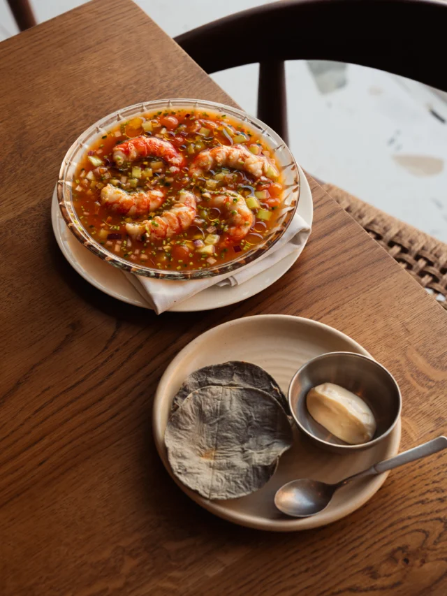 Some recent favourites of ours coming off the Cometa pass:

Prawn, tomato & horseradish ceviche 
Crab chilpachole rice, smoked eel cream
Recado negro fried chicken, roasted habanero, agave
Smoked beetroot, citrus, horseradish salsa, mole negro

There&rsquo;s space this week. Hit the link in our bio to join us.

𝙲𝚘𝚖𝚎𝚝𝚊 𝚒𝚜 𝚘𝚙𝚎𝚗 𝚏𝚘𝚛 𝚕𝚞𝚗𝚌𝚑 𝚊𝚗𝚍 𝚍𝚒𝚗𝚗𝚎𝚛, 𝚎𝚟𝚎𝚛𝚢 𝚃𝚞𝚎𝚜𝚍𝚊𝚢 𝚝𝚘 𝚂𝚊𝚝𝚞𝚛𝚍𝚊𝚢. 𝟸𝟷 𝙲𝚑𝚊𝚛𝚕𝚘𝚝𝚝𝚎 𝚂𝚝𝚛𝚎𝚎𝚝, 𝙻𝚘𝚗𝚍𝚘𝚗 𝚆𝟷𝚃 𝟷𝚁𝚆