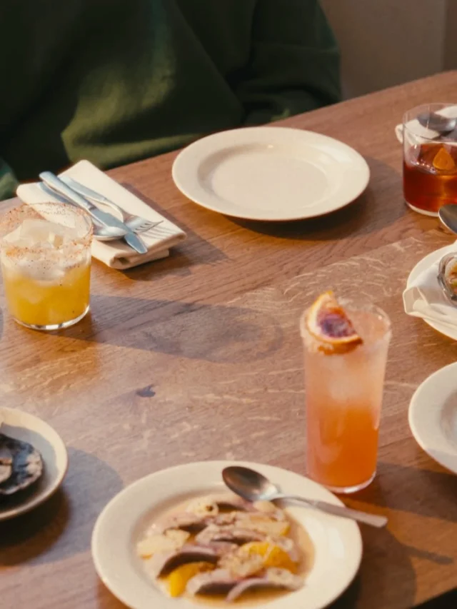 British produce. Mexican flavour. Uniquely Cometa.

This little heatwave calls for a platter of Maldon oysters, a lip-smacking sea bream aguachile and an ice-cold Paloma. If you ask us&hellip;

We&rsquo;re here &lsquo;til late, come and get it.

𝙲𝚘𝚖𝚎𝚝𝚊 𝚒𝚜 𝚘𝚙𝚎𝚗 𝚏𝚘𝚛 𝚕𝚞𝚗𝚌𝚑 𝚊𝚗𝚍 𝚍𝚒𝚗𝚗𝚎𝚛, 𝚎𝚟𝚎𝚛𝚢 𝚃𝚞𝚎𝚜𝚍𝚊𝚢 𝚝𝚘 𝚂𝚊𝚝𝚞𝚛𝚍𝚊𝚢. 𝟸𝟷 𝙲𝚑𝚊𝚛𝚕𝚘𝚝𝚝𝚎 𝚂𝚝𝚛𝚎𝚎𝚝, 𝙻𝚘𝚗𝚍𝚘𝚗 𝚆𝟷𝚃 𝟷𝚁𝚆