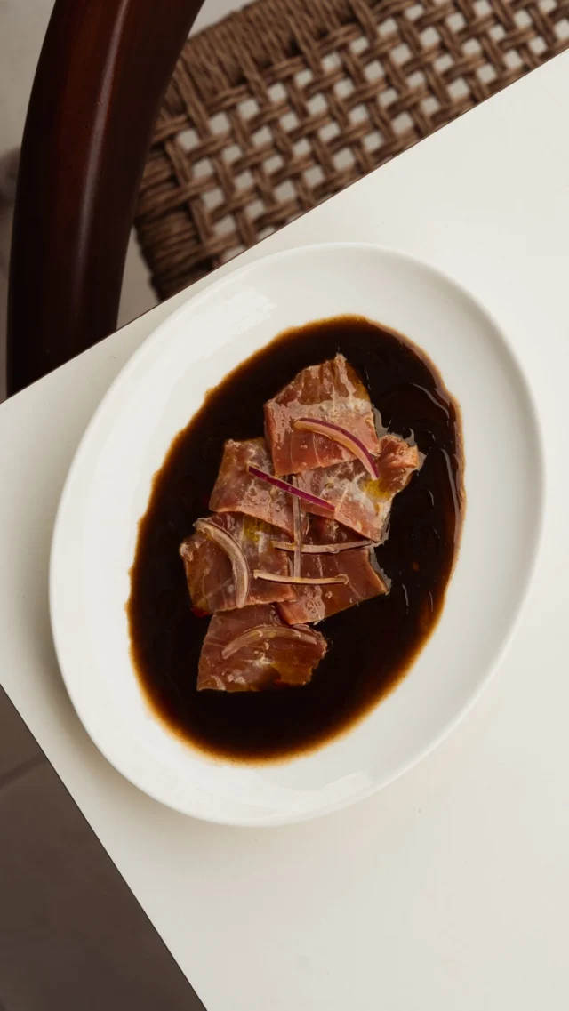 Another week, another deep-dive into the seasonal tuna dishes hitting the Cometa pass.

This time the tuna loin with black aguachile and red onion is the star of the show.

Delicately balanced cuts of tuna are given the full Cometa treatment with guacachile and black aguachile, made with a tonne of burnt garlic, tortillas, chillies and shallots creating one of the most moreish bites you&rsquo;ll find this side of Sinaloa.

Explore our 𝘙𝘰𝘯𝘲𝘶𝘦𝘰 𝘥𝘦 𝘢𝘵&uacute;𝘯 (a seasonal menu celebrating whole line-caught Cornish tuna) next time you&rsquo;re in. On for only as long as the tuna season allows.

If you fancy joining us this week, hit the link in our bio to book your spot.

𝙲𝚘𝚖𝚎𝚝𝚊 𝚒𝚜 𝚘𝚙𝚎𝚗 𝚏𝚘𝚛 𝚕𝚞𝚗𝚌𝚑 𝚊𝚗𝚍 𝚍𝚒𝚗𝚗𝚎𝚛, 𝚎𝚟𝚎𝚛𝚢 𝚃𝚞𝚎𝚜𝚍𝚊𝚢 𝚝𝚘 𝚂𝚊𝚝𝚞𝚛𝚍𝚊𝚢. 𝟸𝟷 𝙲𝚑𝚊𝚛𝚕𝚘𝚝𝚝𝚎 𝚂𝚝𝚛𝚎𝚎𝚝, 𝙻𝚘𝚗𝚍𝚘𝚗 𝚆𝟷𝚃 𝟷𝚁𝚆